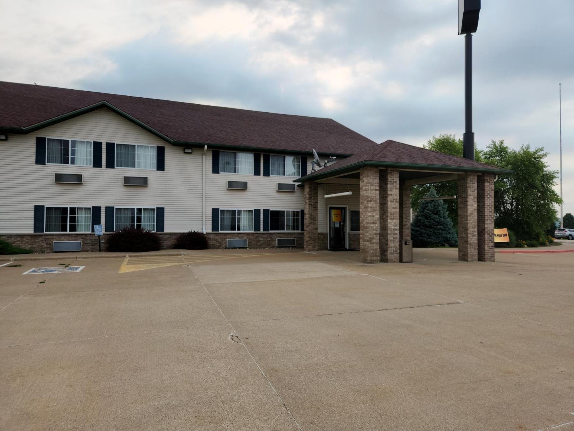 Eagle Ridge Inn Le Claire Exterior photo